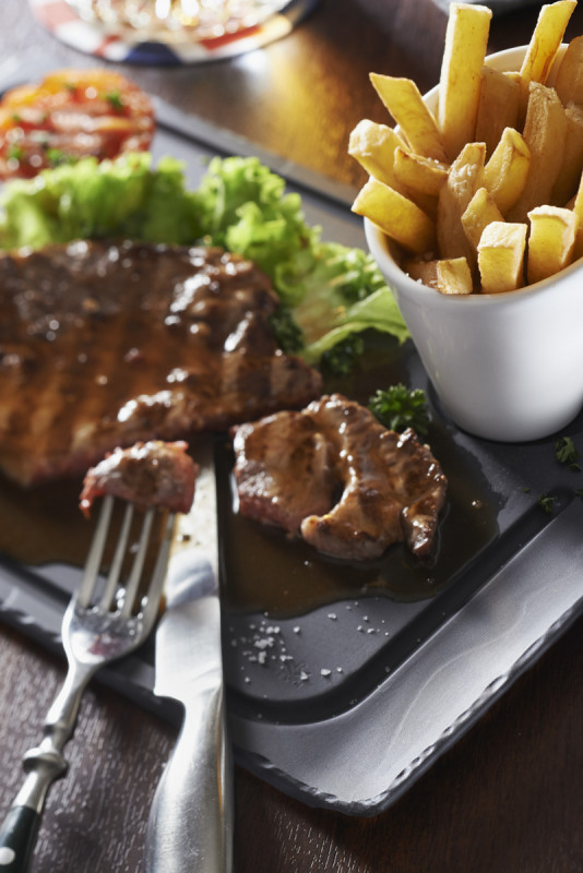 Assiette à steak rectangulaire noir porcelaine culinaire 33x24 cm Basalt Revol